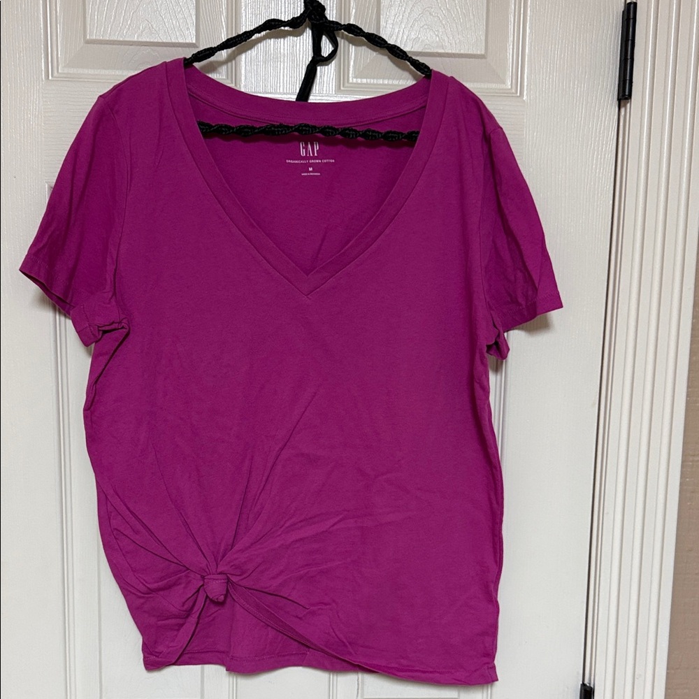 GAP Women's Short Sleeve V-Neck Top - Magenta